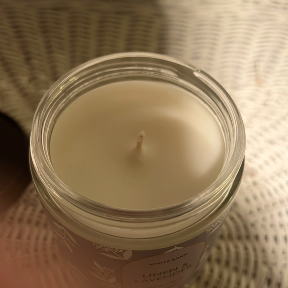 Bath and Body Work Single Wick Candle Linen & Lavender in Box White Barn - Picture 2 of 5